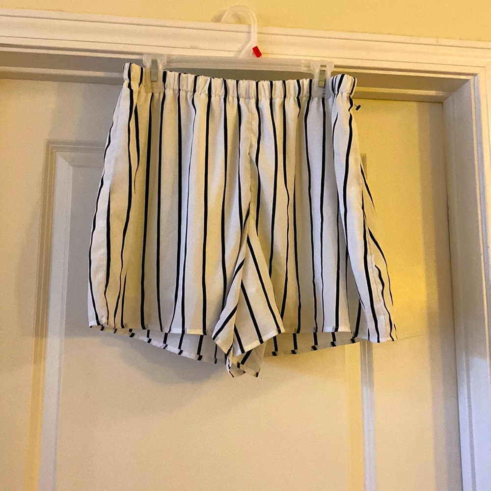 Womens Hith Waisted Black and White Shorts